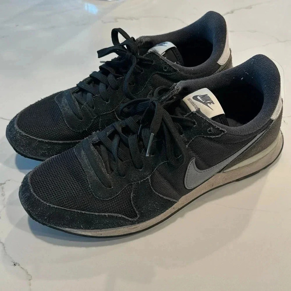 Black Nike International - Picture 2 of 6